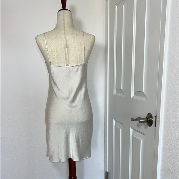 Wilfred Ivory‎ Satin Dress - Picture 9 of 9